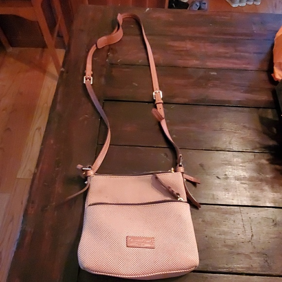 Dooney & Bourke Handbags - Dooney & Bourke crossbody